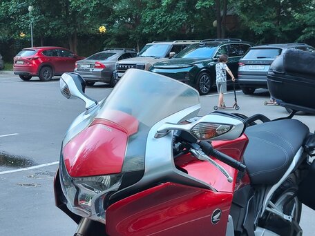 2010 Honda VFR 1200, красный, 950000 рублей, вид 4
