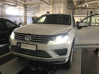 2016 Volkswagen Touareg II Рестайлинг, белый, 2720000 рублей, вид 4