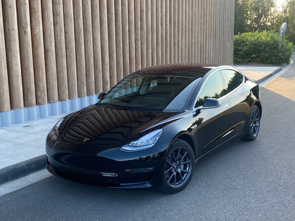 2018 Tesla Model 3 Mid Range I, чёрный