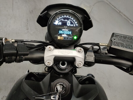 2021 Triumph Trident 660, чёрный, 700000 рублей, вид 5