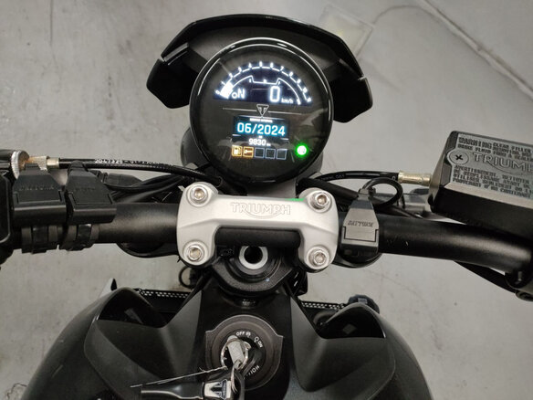 2021 Triumph Trident 660, чёрный, 700000 рублей - вид 4