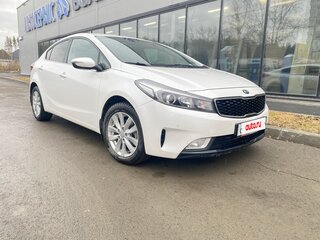 2018 Kia Cerato III Рестайлинг (Classic), белый, 1300000 рублей, вид 4