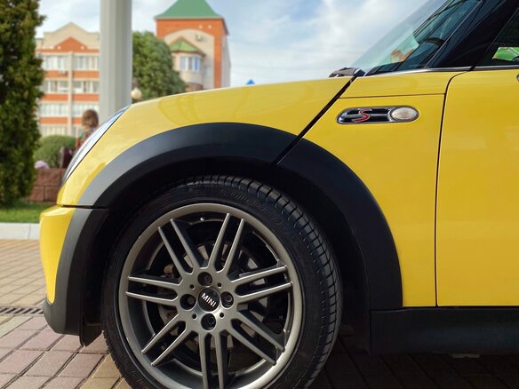2004 Mini Hatch Cooper S I (R50), жёлтый - вид 9