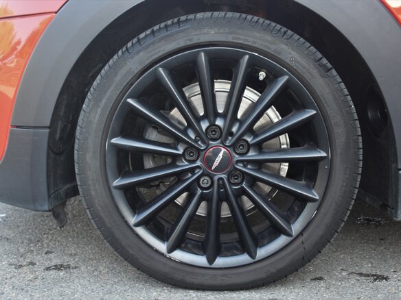 2018 Mini Hatch Cooper III (F55/F56) Рестайлинг, оранжевый - вид 9