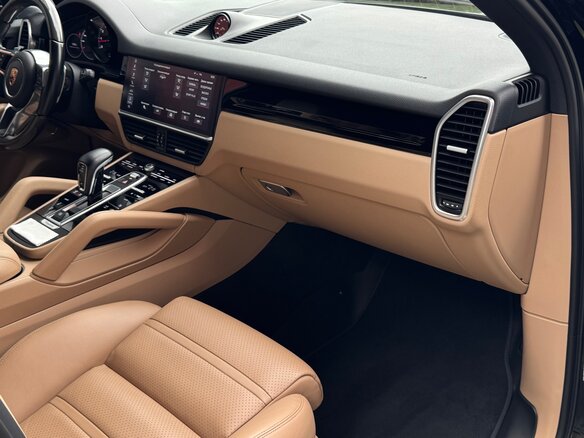 2020 Porsche Cayenne III, чёрный, 7500000 рублей - вид 13