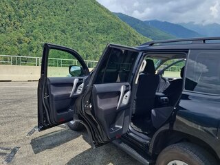 2015 Toyota Land Cruiser Prado 6-speed 150 Series Рестайлинг 1, чёрный, 4050000 рублей, вид 3