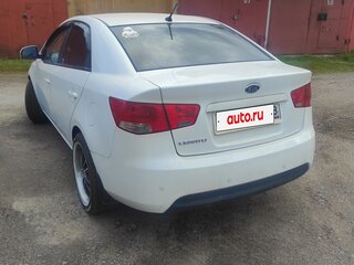 2010 Kia Cerato 6-speed II, белый, 620000 рублей, вид 4
