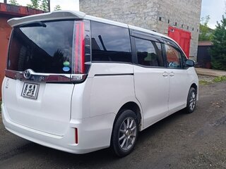 2017 Toyota Noah III (R80), белый, 2050000 рублей, вид 5