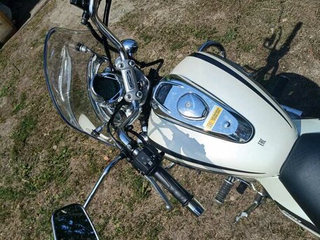 2023 Bajaj Avenger, белый, 220000 рублей, вид 4