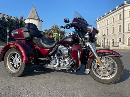 2014 Harley-Davidson Tri Glide, красный, 3500000 рублей, вид 1