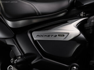 2020 Triumph Rocket 3, чёрный, 3790000 рублей, вид 4