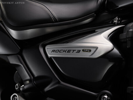 2020 Triumph Rocket 3, чёрный, 3790000 рублей, вид 4