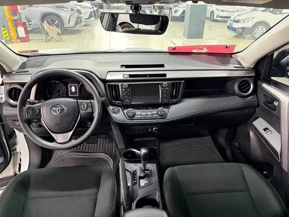 2019 Toyota RAV4 IV (XA40) Рестайлинг, белый, 1720000 рублей - вид 7