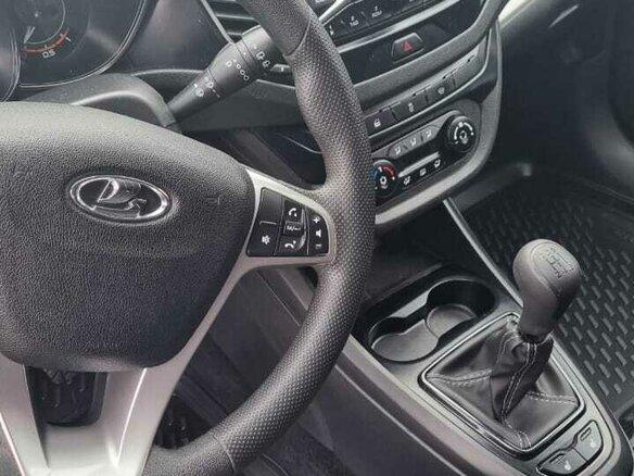 2018 Lada (ВАЗ) Vesta SW I, белый, 980000 рублей - вид 1