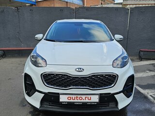 2018 Kia Sportage IV Рестайлинг, белый, 2100000 рублей, вид 1