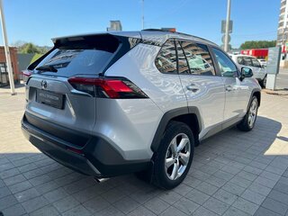 2021 Toyota RAV4 V (XA50), серебристый, 2920000 рублей, вид 5