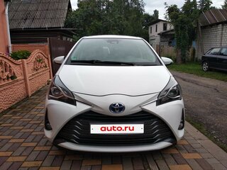 2019 Toyota Yaris III Рестайлинг 2, белый, 1500000 рублей, вид 2