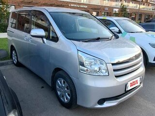 2008 Toyota Noah II (R70), серебристый, 1270000 рублей, вид 1