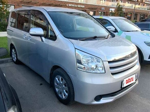 2008 Toyota Noah II (R70), серебристый, 1270000 рублей