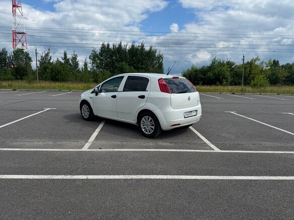 2010 Fiat Punto III Grande Punto, белый, 390000 рублей - вид 4