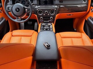 2023 Rolls-Royce Cullinan Black Badge I (Series I), чёрный, 34500000 рублей, вид 5