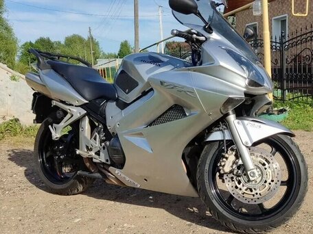 2006 Honda VFR 800, серебристый, 510000 рублей, вид 1