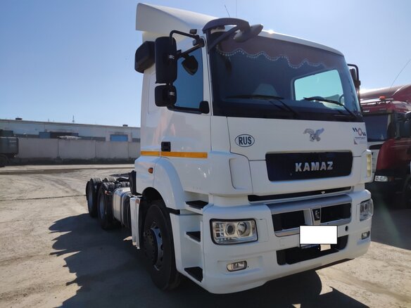 2016 КамАЗ 65206, белый - вид 1