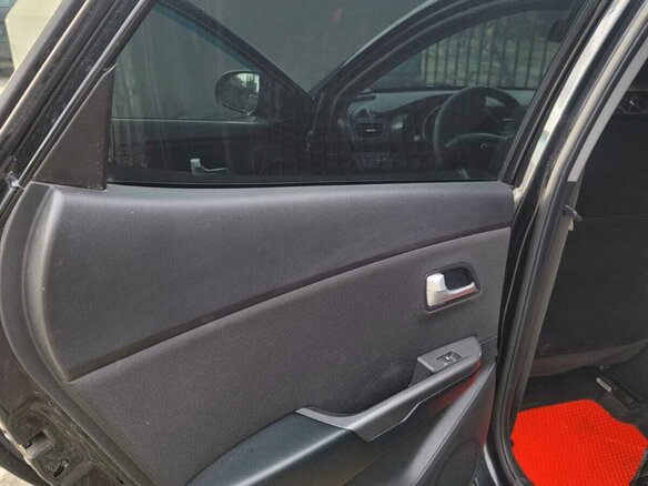 2014 Kia Rio 6-speed III, чёрный, 750000 рублей - вид 15