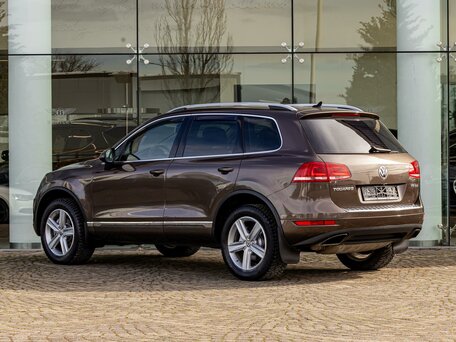2014 Volkswagen Touareg II, коричневый, 2325000 рублей, вид 4