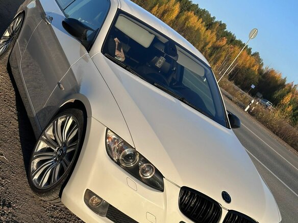 2009 BMW 3 серии 320i V (E90/E91/E92/E93), белый, 1100000 рублей - вид 3