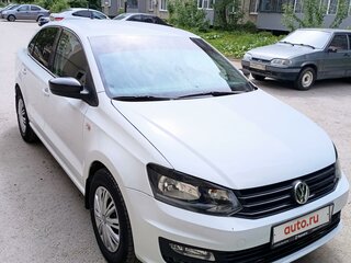 2018 Volkswagen Polo V Рестайлинг, белый, 935000 рублей, вид 1