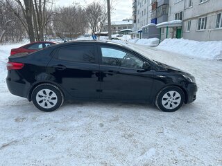 2014 Kia Rio III, чёрный, 830000 рублей, вид 3