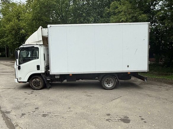 2021 Isuzu Elf (N-series), белый, 2500000 рублей - вид 2