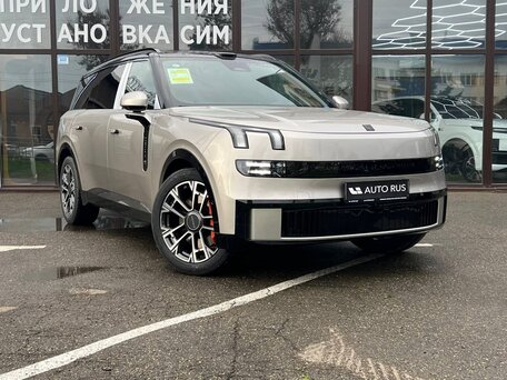 Lynk & Co 900