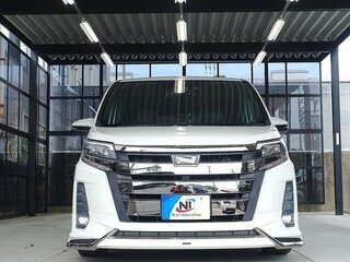 2018 Toyota Noah III (R80) Рестайлинг, белый, 1500010 рублей, вид 2