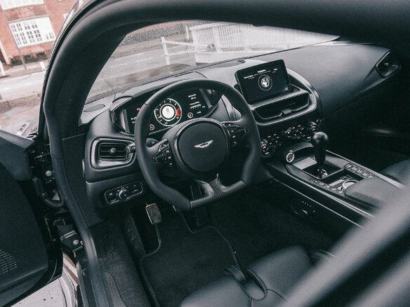 2024 Aston Martin Valour, чёрный - вид 2