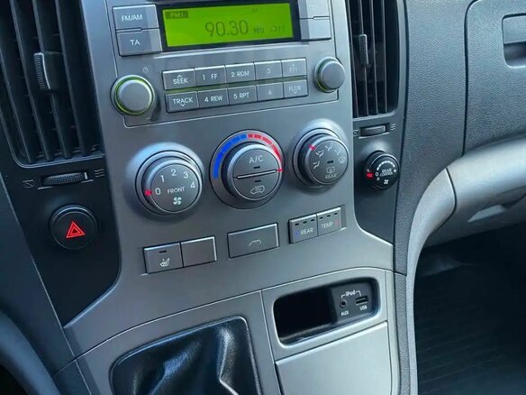 2011 Hyundai H-1 II, серебристый, 1900000 рублей - вид 18