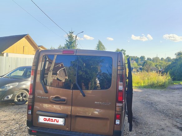 2017 Renault Trafic III, коричневый, 2000000 рублей - вид 5