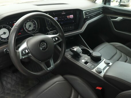 2018 Volkswagen Touareg III, коричневый, 4265000 рублей, вид 5