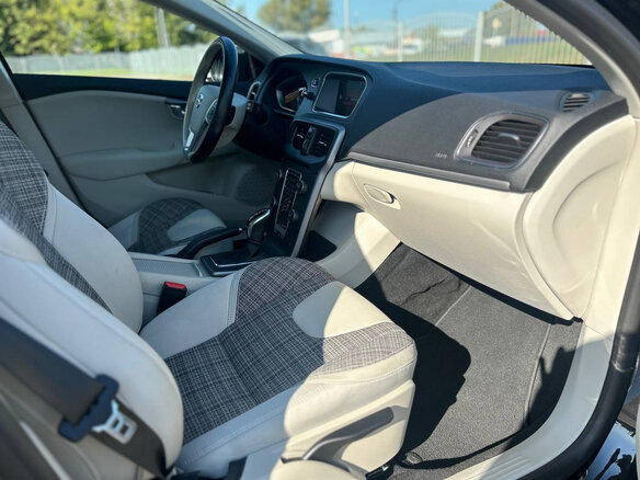2019 Volvo V40 II Рестайлинг, чёрный, 2177760 рублей - вид 10