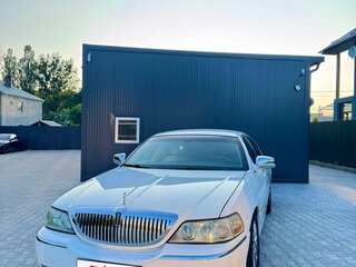 2004 Lincoln Town Car III Рестайлинг, белый, 2050000 рублей, вид 2