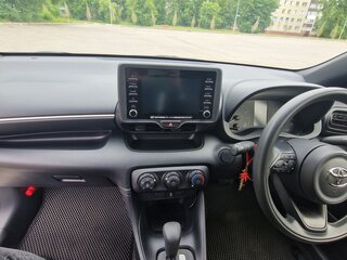 2020 Toyota Yaris IV, белый, 1650000 рублей, вид 2