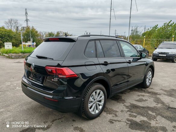 2017 Volkswagen Tiguan II, чёрный - вид 1
