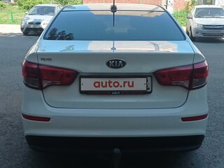 2017 Kia Rio III Рестайлинг, белый, 1100000 рублей, вид 3