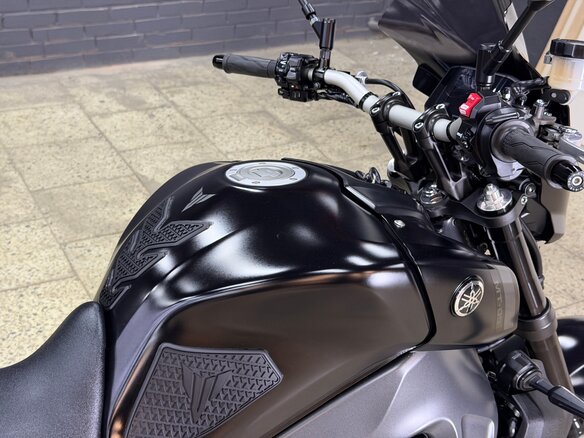 2021 Yamaha MT-09 (FZ-09), чёрный, 1055000 рублей - вид 14