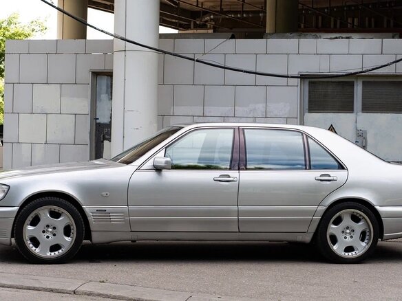 1997 Mercedes-Benz S-Класс 500 Long III (W140) Рестайлинг, серебристый, 4800000 рублей - вид 5