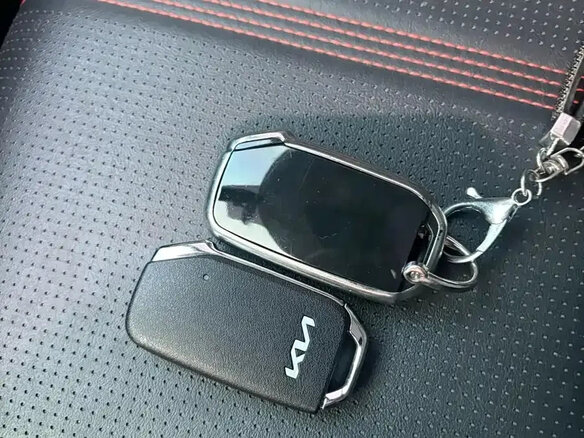 2022 Kia KX3, белый, 1690000 рублей - вид 12