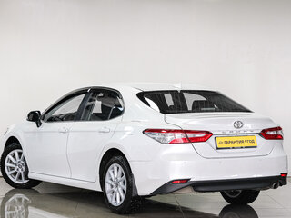 2021 Toyota Camry VIII (XV70) Рестайлинг, белый, 3300000 рублей, вид 4