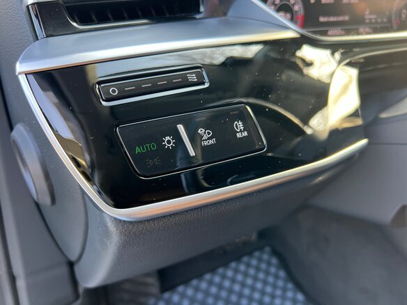 2018 Audi A8 Long 60 TFSI IV (D5), белый, 6888888 рублей - вид 27