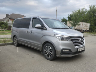 2018 Hyundai H-1 II Рестайлинг 2, серебристый, 3300000 рублей, вид 3